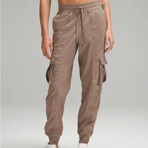 Lulu Lemon Women's Tan Cargo Jogger Pants Medium